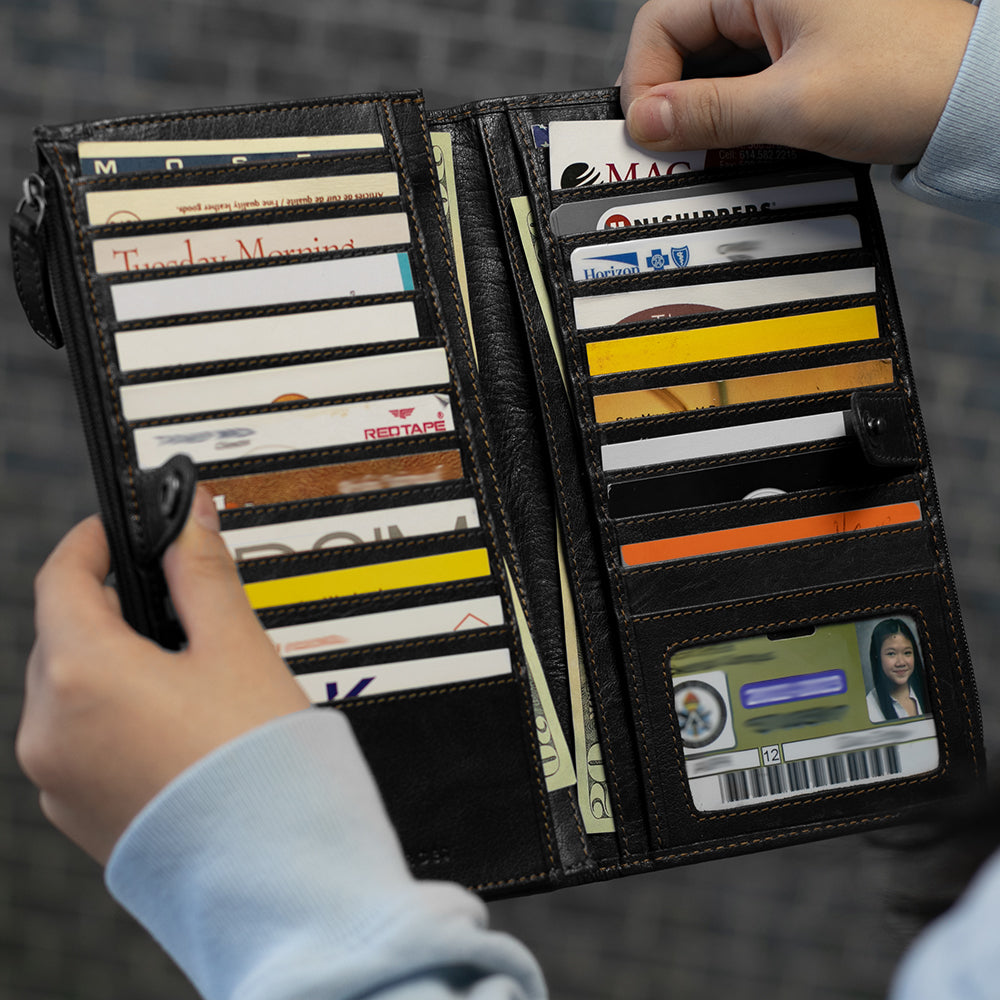 Voyager Large Zippered Wallet