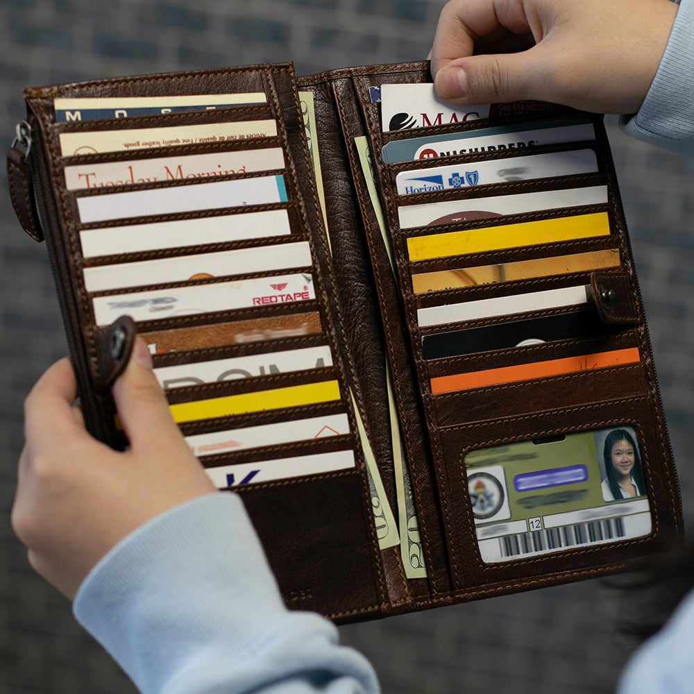 Voyager Large Zippered Wallet