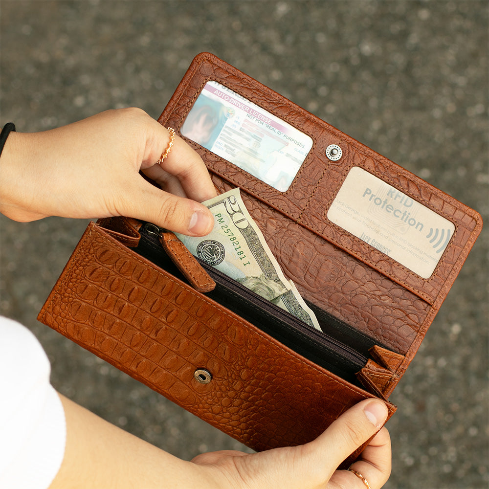 Hornback Croco Clutch Wallet